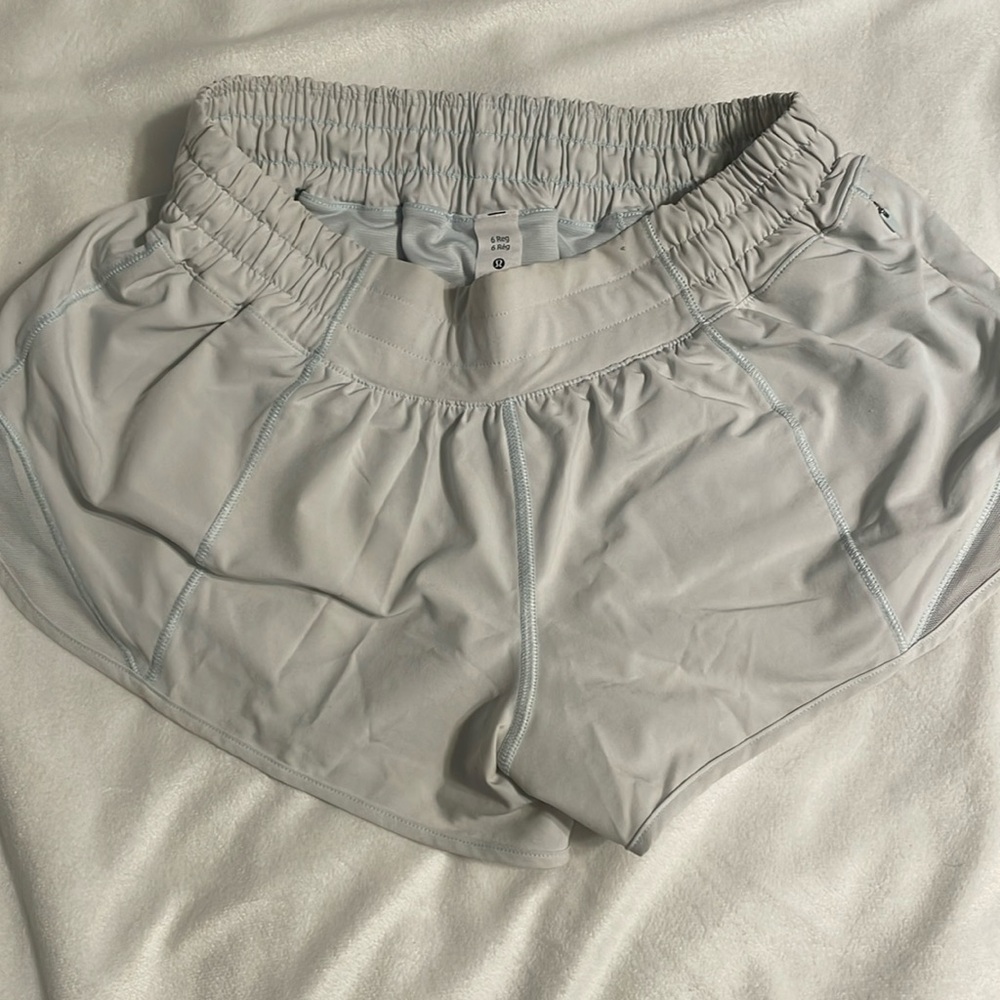 Lululemon Hotty Hot Low-Rise Lined Shorts 2.5”